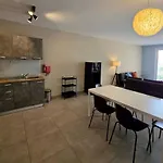 アパート Modern 3br In Sleeps 8 セント・ポールズ・ベイ