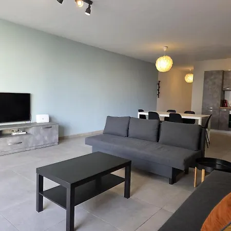 Modern Spacious 3br In *