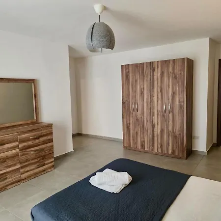 Modern Spacious 3br In Apartment