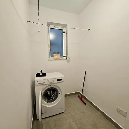 Modern Spacious 3br In Apartment
