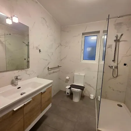 Modern Spacious 3br In Apartment *